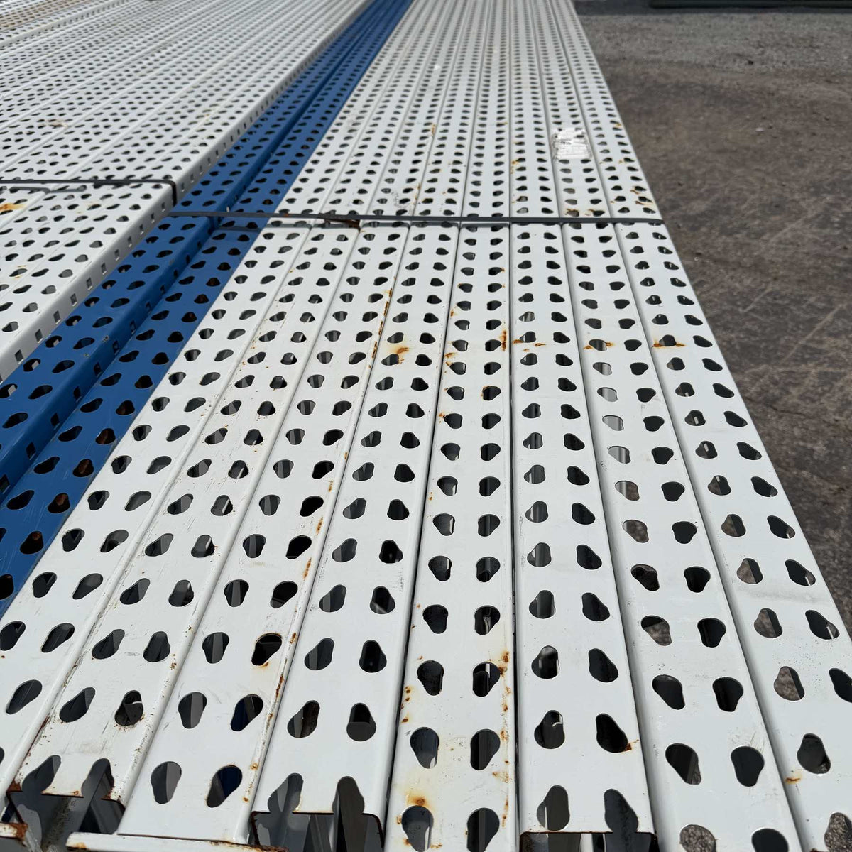 Used Teardrop Uprights 42" x 19' - White