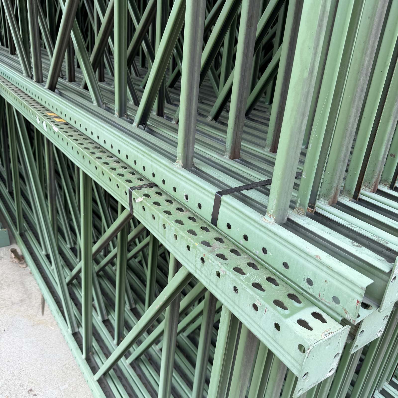 Used Teardrop Uprights 42" x 25' - Green